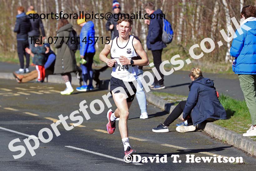 Boys and Girls Under-15s 2024 Elswick Harriers Good Friday Relays, Newburn, Newcastle Upon Tyne  Photo: David T. Hewitson/Sports for All Pics